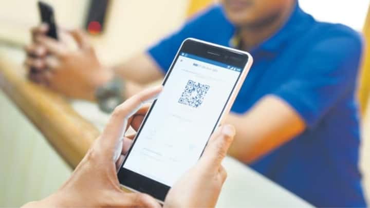 अब भारतीय यात्री वहां भारतीय बैंक खातों से सीधे भुगतान कर सकते हैं. जैसे भारत में करते हैं. वर्तमान में जिन देशों में UPI पेमेंट की सुविधा उपलब्ध है, उनमें भूटान, नेपाल, सिंगापुर, श्रीलंका, मॉरीशस, फ्रांस, यूएई और कतर शामिल हैं.