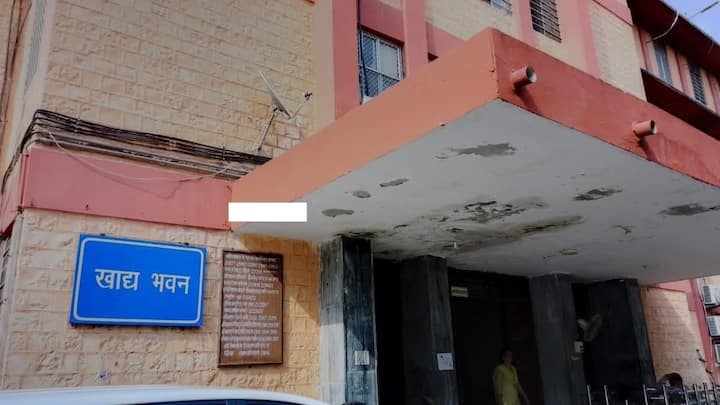 खाद्य एवं नागरिक आपूर्ति विभाग के अनुसार केंद्र सरकार ने मध्यप्रदेश को पांच करोड़ 46 लाख लोगों का राशन कोटा दिया है. इसके तहत हर महीने लगभग 2.91 लाख मीट्रिक टन खाद्यान्न का वितरण होता है. कोटा पूरा हो जाने की वजह से अब तक नए नाम नहीं जोड़े जा रहे थे. लेकिन अब सर्वे के बाद रास्ता खुल गया है.