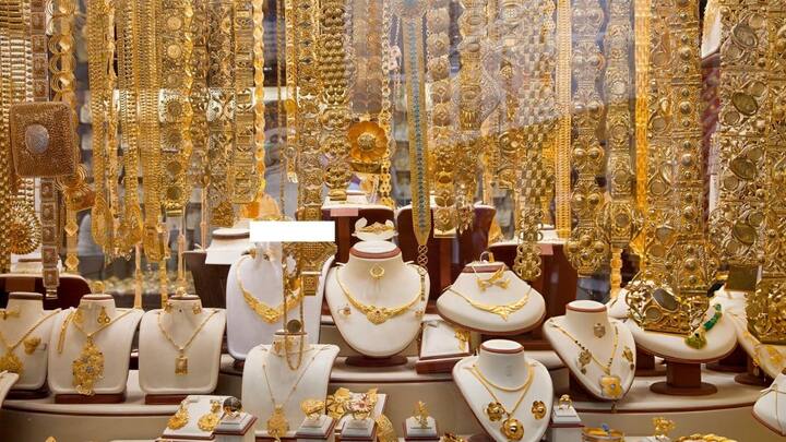 इसलिए हमेशा भरोसेमंद ज्वेलरी शॉप से ही खरीदें. जिससे आपको ज्यादा दाम न चुकाने पड़ जाए. इसके साथ ही साइज का सही अनुमान न लगाना भी आम गलती है. अंगूठी या ब्रेसलेट के लिए सही साइज का होना जरूरी है. गलत साइज होने पर न तो पहनने में आराम मिलेगा और न ही इसे वापस बदलना आसान होगा.