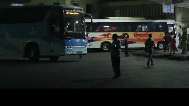 रेल्वेने यापूर्वीच जादा गाड्या सोडल्या असून आता एसटी महामंडळानेही जादा गाड्या सोडण्याचा निर्णय घेतला आहे. त्यानुसार, पुणे विभागातून तब्बल 598 जादा गाड्या सोडल्या जात आहेत.