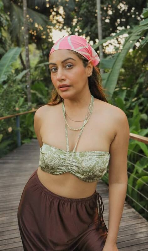 ટીવી અભિનેત્રી સુરભિ ચંદાનાનો બીચ પર બિકીની લૂક