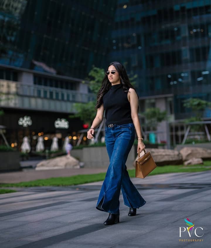 ఈ అమ్మాయి పేరు Shrinika. తెలంగాణకు చెందిన ఓ ఎమ్మెల్యే కూతురు తను.