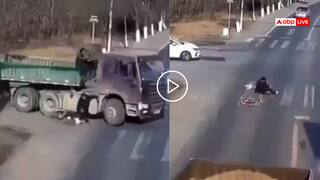 Video: ये बंदा बच कैसे गया? ऐसा एक्सीडेंट नहीं देखा होगा! ट्रक ने नीचे आया साइकिल सवार और फिर...