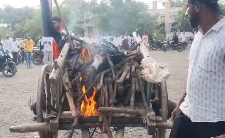 कोरडेवाडीला साठवण तलाव मंजूर करावा या मागणीसाठी गेल्या सहा दिवसापासून राजश्री राठोड या उपोषण करत आहेत.