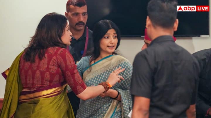 2012 में कन्नौज सीट पर उपचुनाव हुआ और वह निर्विरोध चुनी गईं. वह उत्तर प्रदेश से निर्विरोध चुनी जाने वाली पहली महिला सांसद बनीं.