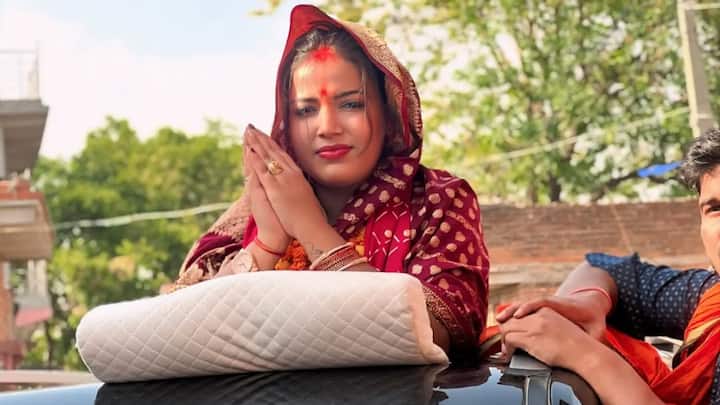 ज्योति सिंह से जब पूछा गया कि क्या आप पवन सिंह के खिलाफ चुनाव लड़ेंगी? इस पर उन्होंने कहा, ''हां, अगर पत्नी रूप में वो मुझे स्वीकार नहीं करते हैं तो मैं चुनाव लड़ूंगी.''(फाइल फोटो)