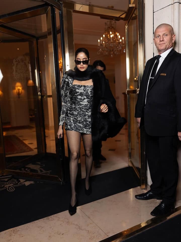 Janhvi’s vintage ensemble reinforced her status as a fashion-forward icon adept at blending timeless style with modern elegance. (All Images:Instagram/rheakapoor)