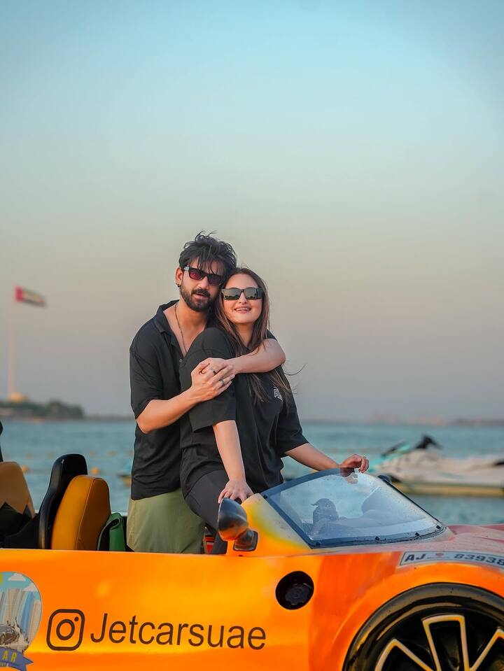 The actress has also shared these beautiful moments of both with fans in pictures and videos. Now fans are liking these pictures of the couple very much on social media.