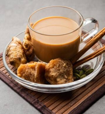 ਗੁੜ ਵਾਲੀ ਚਾਹ ਦੇ ਸਿਹਤਮੰਦ ਫਾਇਦੇ, ਠੰਢ ਅਤੇ ਖੰਘ ਲਈ ਰਾਹਤ ਸਣੇ ਸਰੀਰ ਦੀ ਊਰਜਾ ਵਧਾਉਂਦੀ