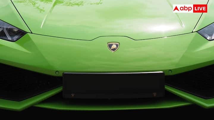 लैंबोर्गिनी किराए पर लेना बिल्कुल भी सस्ता नहीं है. ज्यादातर एजेंसी इन गाड़ियों को घंटे के हिसाब से नहीं बल्कि पूरे दिन के किराये पर देना पसंद करती हैं. आमतौर पर इसकी कीमत ₹1 लाख प्रतिदिन से शुरू होकर 3 लाख या उससे ज्यादा तक हो जाती है.