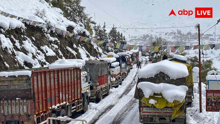 केदारनाथ में कपाट बंद होने से पहले बर्फबारी: केदारनाथ धाम के कपाट अभी 13 दिन और खुले रहेंगे, लेकिन अब वहां पहले से ही नवंबर जैसा नजारा है.  बर्फबारी के बाद मंदिर और उसके आसपास की घाटी देखने वाली हो गई है.