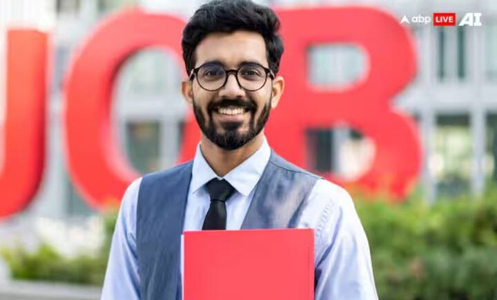 ભારત ઇલેક્ટ્રોનિક્સ લિમિટેડ (BEL) એ એન્જિનિયરિંગ આસિસ્ટન્ટ ટ્રેઇની અને ટેકનિશિયન-C ની જગ્યાઓ પર ભરતી માટે સત્તાવાર સૂચના બહાર પાડી છે. અરજી પ્રક્રિયા આજે 8 ઓક્ટોબર, 2025 થી શરૂ થઈ ગઈ છે અને ઉમેદવારો 29 ઓક્ટોબર, 2025 સુધી અરજી કરી શકે છે. ભારત ઇલેક્ટ્રોનિક્સ લિમિટેડ તેના કર્મચારીઓને આકર્ષક પગાર માળખું અને અસંખ્ય લાભો પ્રદાન કરે છે. એન્જિનિયરિંગ આસિસ્ટન્ટ ટ્રેઇની પદ માટે પસંદ કરાયેલા ઉમેદવારોને દર મહિને ₹24,500 થી ₹90,000 સુધીનો પગાર મળશે.