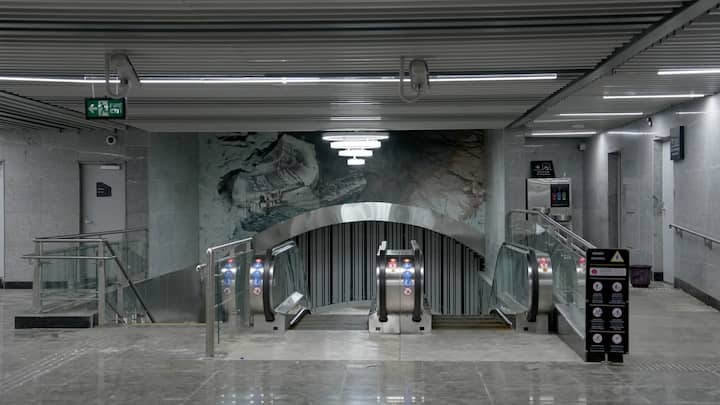 दरम्यान, मेट्रो लाईन 3 मधील गिरगाव, काळबादेवी स्थानकाचे फोटो समोर आले आहे.