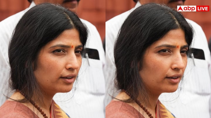 इस शादी ने उन्हें उत्तर प्रदेश के सबसे चर्चित राजनीतिक परिवार में ला खड़ा किया. डिंपल यादव ने पहली बार 2009 में फिरोजाबाद लोकसभा उपचुनाव से राजनीति में कदम रखा.