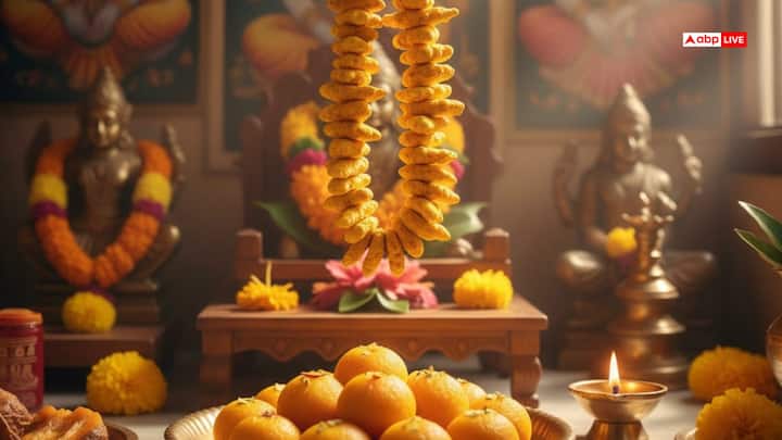 गुरुवार के दिन घर या पूजा स्थल में हल्दी की माला टांगें. श्री हरि विष्णु तथा मां लक्ष्मी को लड्डू का भोग लगाएं. इससे घर में सुख-शांति और संपन्नता बनी रहती है.