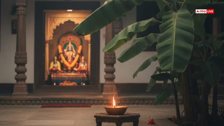 ज्योतिष शास्त्र के अनुसार, गुरुवार को केले के पेड़ के सामने घी का दीपक जलाने से भगवान विष्णु और देवी लक्ष्मी की विशेष कृपा प्राप्त होती है. यह उपाय लगातार पांच गुरुवार तक करने से घर की दरिद्रता दूर होती है और सुख-समृद्धि बढ़ती है.