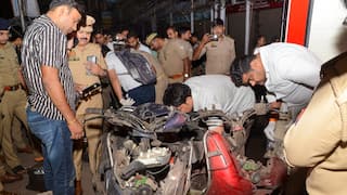 कानपुर के मिश्री बाजार में स्कूटर में ब्लास्ट, 8 लोग घायल, फॉरेंसिक टीम मौके पर पहुंची