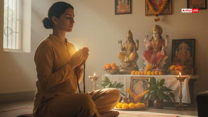 भगवान विष्णु के 108 नामों का जाप 11 दिनों तक करें. इसकी शुरुआत गुरुवार से करें. इससे भगवान नारायण और मां लक्ष्मी की कृपा सदैव बनी रहती है.