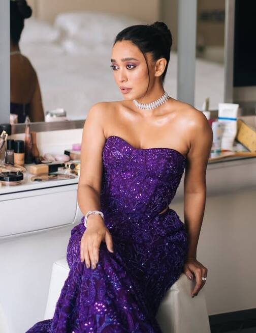 उन्होंने अपनी शुरुआती पढ़ाई कोलकाता से की और फिर दिल्ली के प्रेस्टीजियस लेडी श्रीराम कॉलेज से ग्रेजुएशन पूरा किया. इसके बाद उन्होंने फिल्म और टेलीविजन इंस्टीट्यूट ऑफ इंडिया (FTII), पुणे से एक्टिंग में ट्रेनिंग ली.