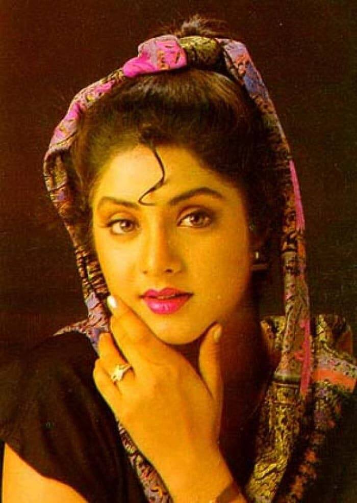 दिव्या ने एक्टिंग के साथ अपनी खूबसूरती से भी दर्शकों के दिलों पर राज किया है.