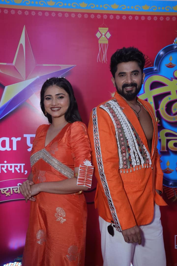 लग्नानंतर होईलच प्रेम मधील पार्थ-काव्याने सुद्धा हटके लुक मध्ये दिसतायत. त्यांचा हा नवा अंदाज पाहून चाहत्यांनीही कौतुकाचा वर्षाव केला आहे.