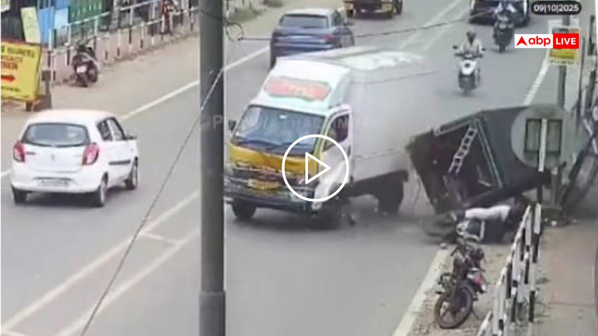 Video: ऐसा भटका ध्यान, तेज रफ्तार पिकअप ने ऑटो और स्कूटी वाले को रौंदा, हादसे का वीडियो वायरल