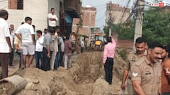 ग्रेटर नोएडा में हिंडन नदी डूब क्षेत्र की अवैध कॉलोनी पर चला बुलडोजर, NGT के आदेश पर कार्रवाई