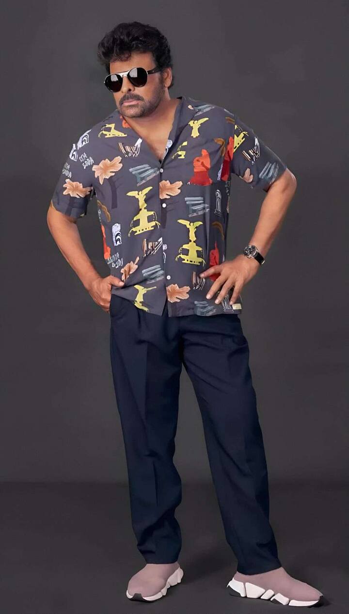 మెగాస్టార్ చిరంజీవి, స్టార్ డైరెక్టర్ అనిల్ రావిపూడి కాంబోలో కామెడీ ఎంటర్టైనర్ 'మన శంకరవరప్రసాద్ గారు' తెరకెక్కుతున్న సంగతి తెలిసిందే. ఇప్పటికే రిలీజ్ అయిన లుక్స్, గ్లింప్స్ వేరే లెవల్లో ఉన్నాయి.