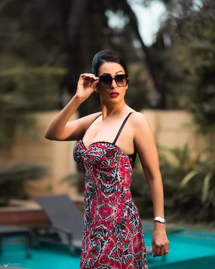 Today we are talking to famous comedian Krishna Abhishek's wife and actress Kashmira Shah. Who is very beautiful at the age of 52.
