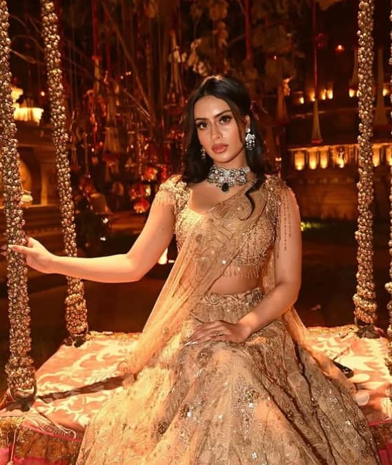 Although she has not entered films yet, but looking at her looks and popularity, it seems that she may debut in Bollywood soon.