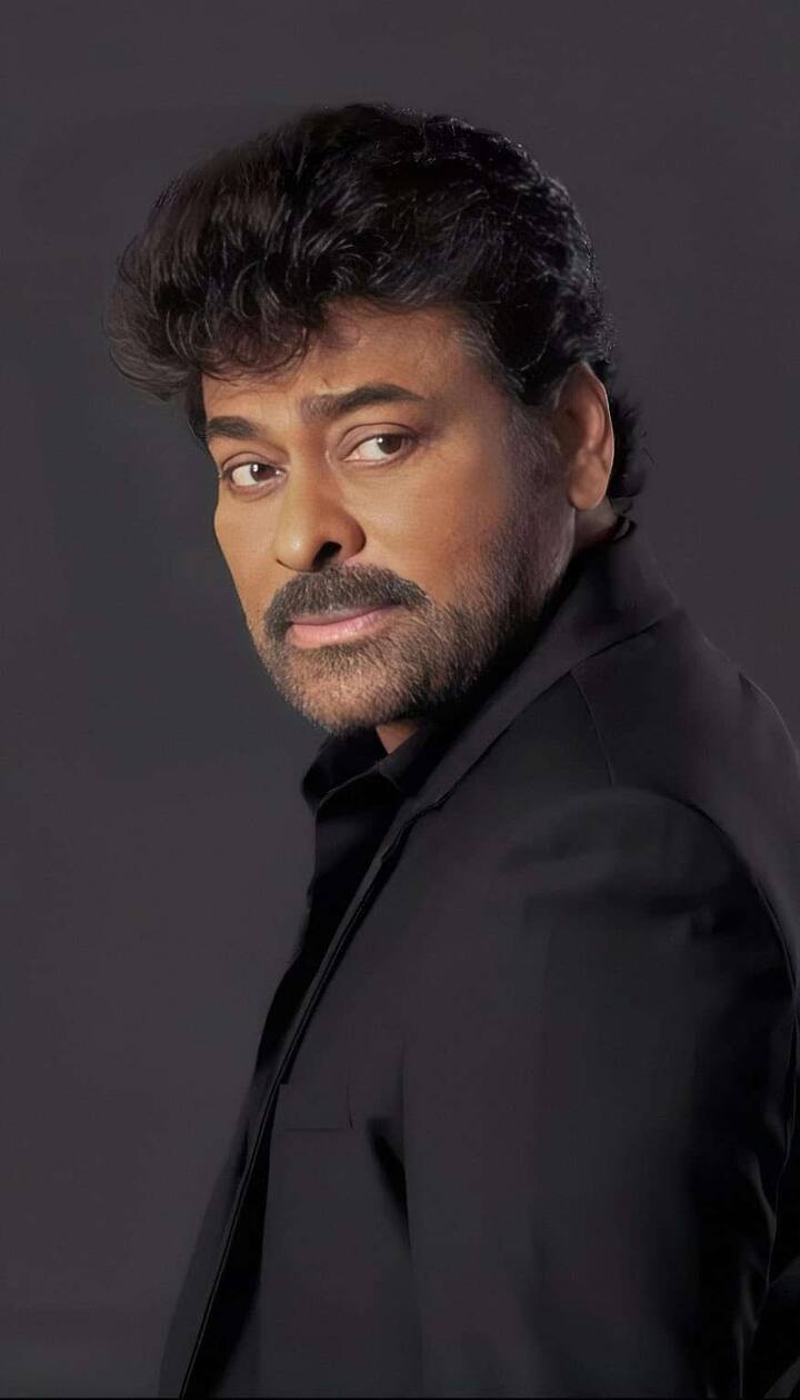 గ్లింప్స్లో చిరు వింటేజ్ లుక్ వేరే లెవల్లో ఉంది. రీసెంట్గా రిలీజ్ అయిన 'మీసాల పిల్ల' సాంగ్ ప్రోమోలోనూ స్టైలిష్ లుక్లో అదరగొట్టారు.