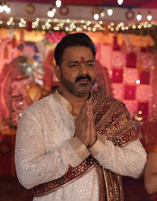 पवन सिंह ने यूं तो 1997 में अपनी म्यूजिक एल्बम ओढ़निया वाली लॉन्च की थी. लेकिन भोजपुरी इंडस्ट्री में उनके करियर की शुरुआत 2007 में आई फिल्म 'रंगली चुनरिया तोहरे' नाम से हुई थी. हालांकि ये फिल्म खास कमाल नहीं कर पाई थी.