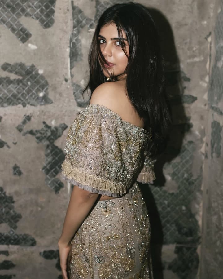 कल्याणी प्रियदर्शन का लुक जबरदस्त है. हर कोई उनकी खूबसूरती का दीवाना है.