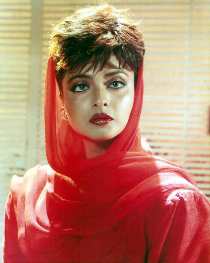 Khoon Bhari Maang is a Bollywood action thriller drama film released in the year 1988, directed by Rakesh Roshan. Rekha, Kabir Bedi, Sonu Walia, Shatrughan Sinha and Kader Khan were seen in the lead roles in this film. This film was successful at the box-office, it can currently be seen on OTT platform Zee5, YouTube.
