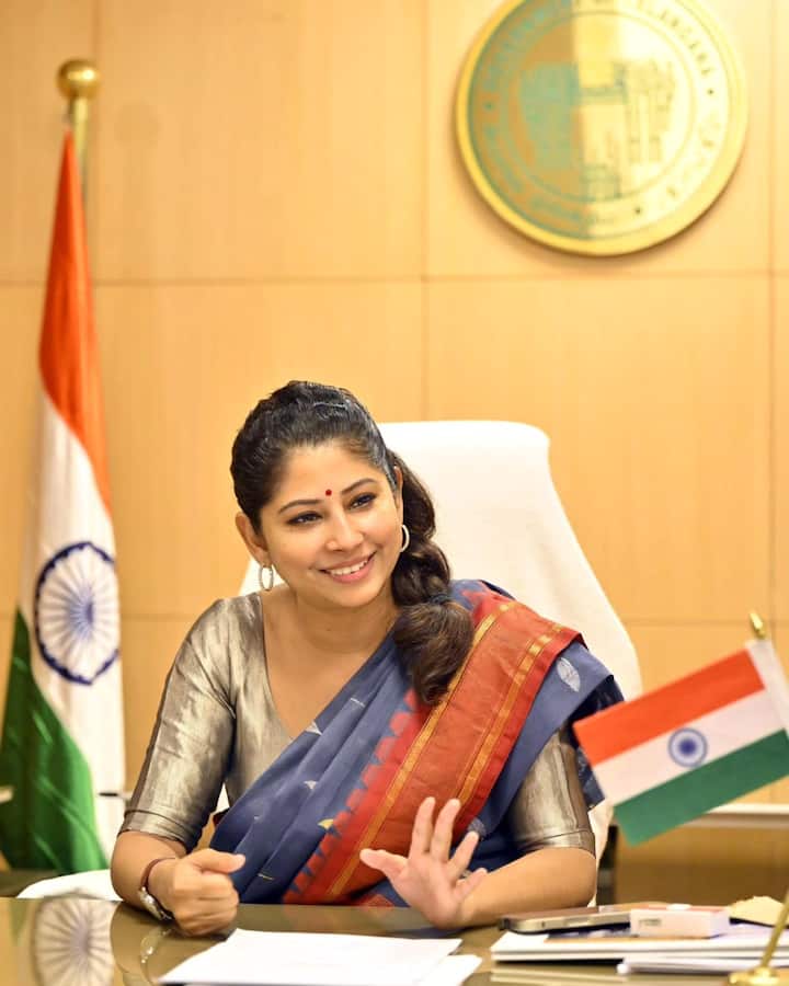 स्मिता सभरवाल को 11 नवंबर 2024 को तेलंगाना सरकार ने युवा उन्नति, पर्यटन और संस्कृति विभाग की सचिव नियुक्त किया था.