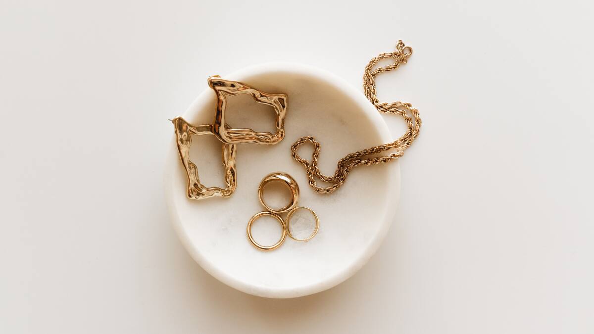 Karwa Chauth 2025: Chic Gold Jewellery Gifting Ideas For Karwa Chauth