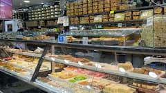 करवाचौथ पर मिठाई खरीदते वक्त रहें सावधान, कहीं नकली मिठाई न आ जाए घर