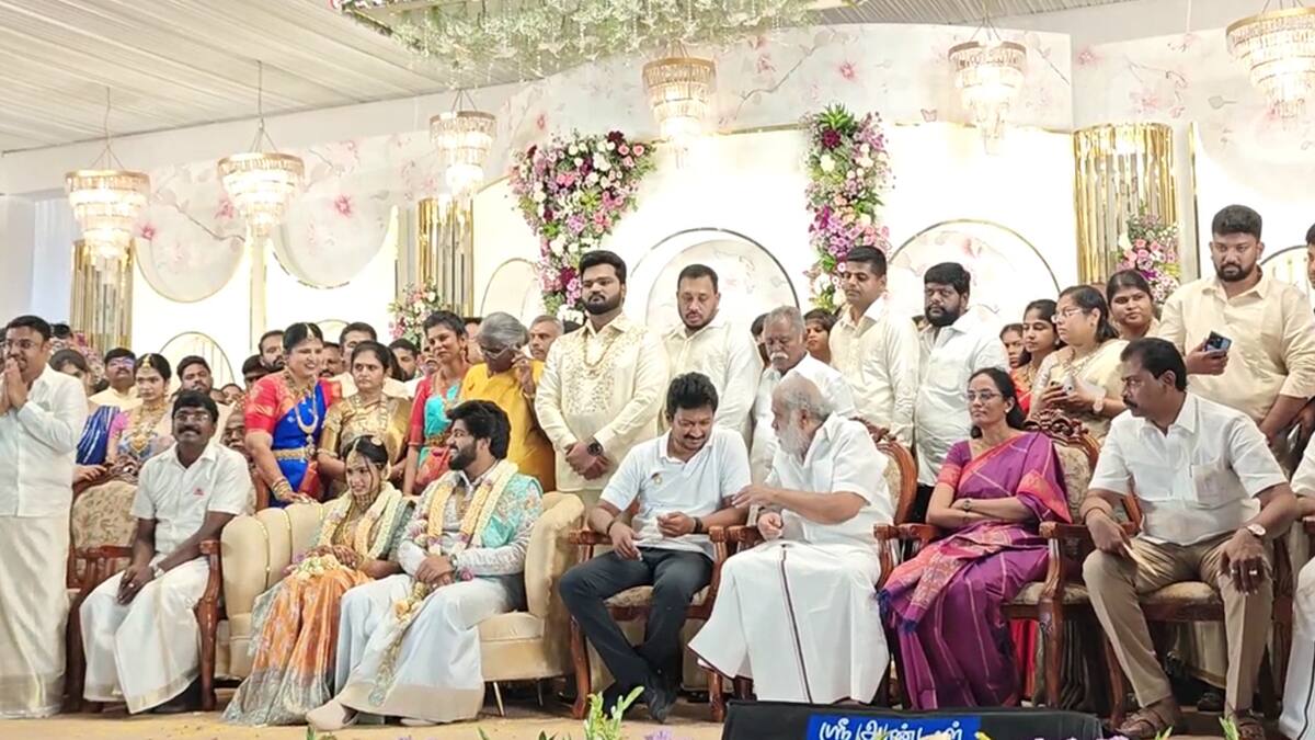 ஜோதிமணி பங்கேற்ற விழாவில் அமைச்சர் ஐ.பெரியசாமி பரபரப்பு பேச்சு! சாமானியர்களுக்கு முக்கியத்துவம்!