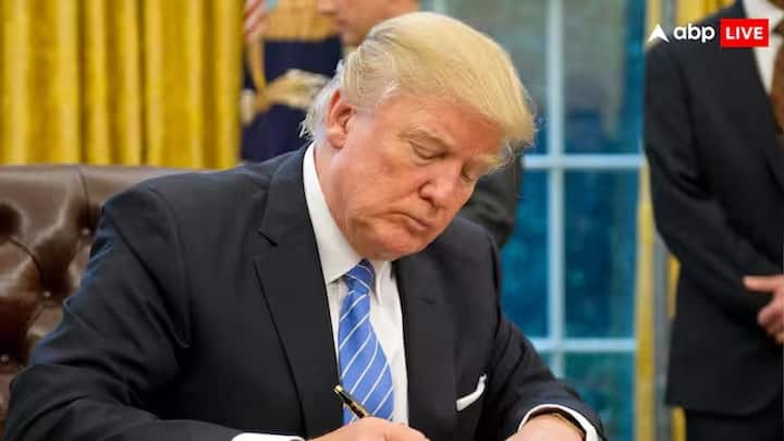 Trump Tariffs: ડોનાલ્ડ ટ્રમ્પે તાજેતરમાં ભારતીય ચીજવસ્તુઓ પર ભારે ટેરિફ લાદ્યો હતો. આ ટેરિફ બે તબક્કામાં લાગુ કરવામાં આવ્યા હતા અને હવે તે 50% સુધી પહોંચી ગયા છે. અમેરિકાના આ પગલાથી રત્નો અને ઘરેણાંથી લઈને ઇલેક્ટ્રોનિક્સ અને મશીનરી સુધીના ઘણા ભારતીય ઉદ્યોગોને ભારે અસર થઈ છે. ચાલો જાણીએ કે ટ્રમ્પ દ્વારા લાદવામાં આવેલા ટેરિફમાં કયા ભારતીય ઉત્પાદનોનો સમાવેશ થાય છે.