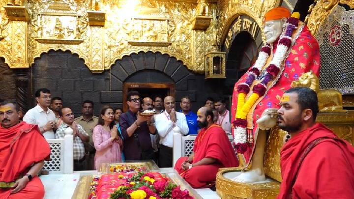शिर्डीच्या साईबाबांवर देश-विदेशातील लाखो भक्तांची अपार श्रद्धा असल्याने याच श्रद्धेच्या भावनेतून भाविक सतत साईचरणी विवीध स्वरूपात दान अर्पण करत असतात.