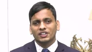 UPSC Success Story: आंखों में कम थी रोशनी तो लगन से रोशन की जिंदगी, IAS रवि के लिए मां बनीं सबसे बड़ी योद्धा