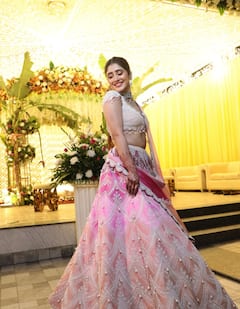 पिंक लहंगे में शिवांगी जोशी ने बहन की शादी में लूट ली थी महफिल, अब  Inside तस्वीरें शेयर कर दिखाईं वरमाला से जूता चुराई तक की हर रस्म