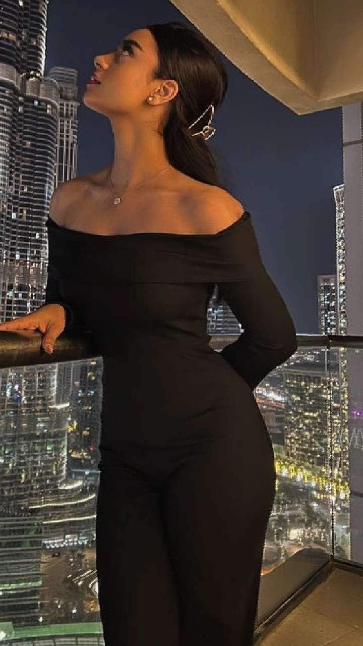 जहां उनके पापा अजय देवगन अपनी दमदार एक्टिंग के लिए जाने जाते हैं, वहीं मां काजोल अपनी नैचुरल ब्यूटी और टैलेंट के लिए फेमस हैं. दोनों के गुणों को मिला-जुला असर न्यासा में साफ दिखाई देता है.