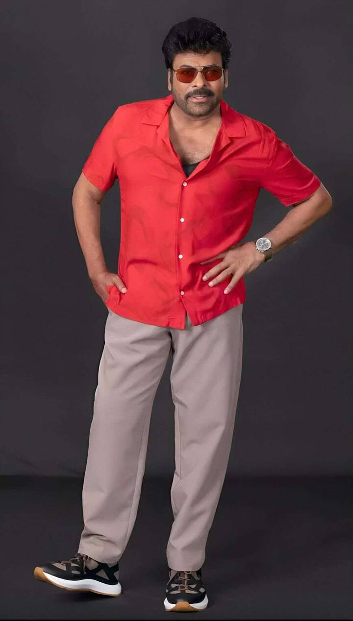 'రౌడీ అల్లుడు' సీక్వెల్ రిపీట్ అవుతుందని మూవీ నిజంగా హిట్ అంటూ కామెంట్స్ చేస్తున్నారు. ఈ లుక్స్లో యంగ్ హీరోలా ఉన్నారని అంటున్నారు.