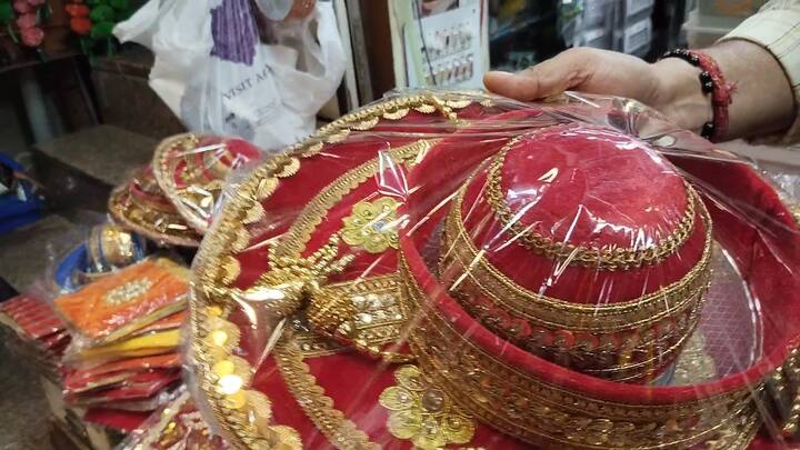 The market environment seems more excited and active than last year. Women are also enjoying the festivities along with shopping. A glimpse of satisfaction is also visible on the faces of the shopkeepers.