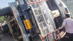 दिल्ली के द्वारका सेक्टर-3 में एक तेज रफ्तार ट्रक ने ली महिला की जान, चालक मौके से फरार