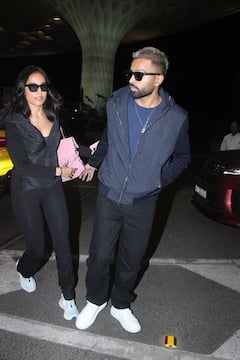 કન્ફોર્મઃ એક્ટ્રેસ માહિરા શર્માને ડેટ કરી રહ્યો છે હાર્દિક પંડ્યા, એરપોર્ટ પર જોવા મળ્યો ખુલ્લમ ખુલ્લા કપલ લૂક