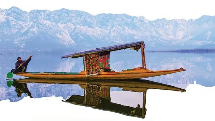 कई ट्रैवल वेबसाइट्स पूरे ट्रैवल पैकेज ऑफर करती हैं जिनमें फ्लाइट, होटल और लोकल टूर शामिल होते हैं। ऐसे पैकेज की कीमत प्रति व्यक्ति ₹1.5 लाख तक हो सकती है, लेकिन बजट ट्रिप में आप यही ट्रिप ₹50,000 से ₹1 लाख के बीच में पूरी कर सकते हैं।