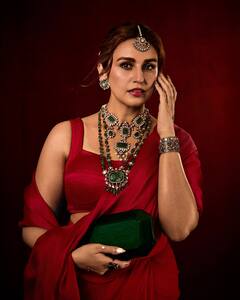 એક્ટ્રેસ હુમા કુરેશીનો રેડ સાડીમાં જોવા મળ્યો કાતિલ લૂક, તસવીરો વાયરલ