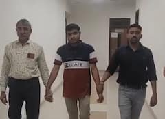 Police: અમદાવાદમાં ટ્રાફિક પોલીસકર્મી 1 હજારની લાંચ લેતા ઝડપાયો, દિવાળી બોનસ પેટે માંગ્યા હતા રૂપિયા